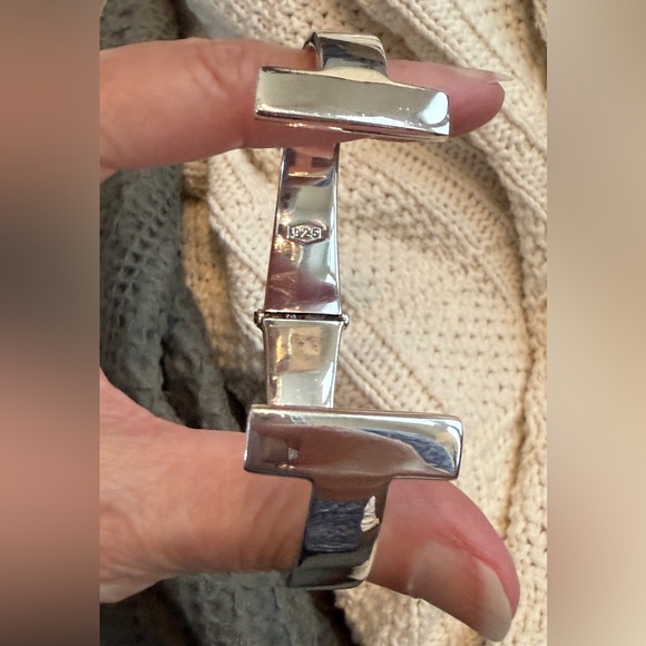 Sterling silver hinged T bangle stamped 925 - Picture 5 of 11